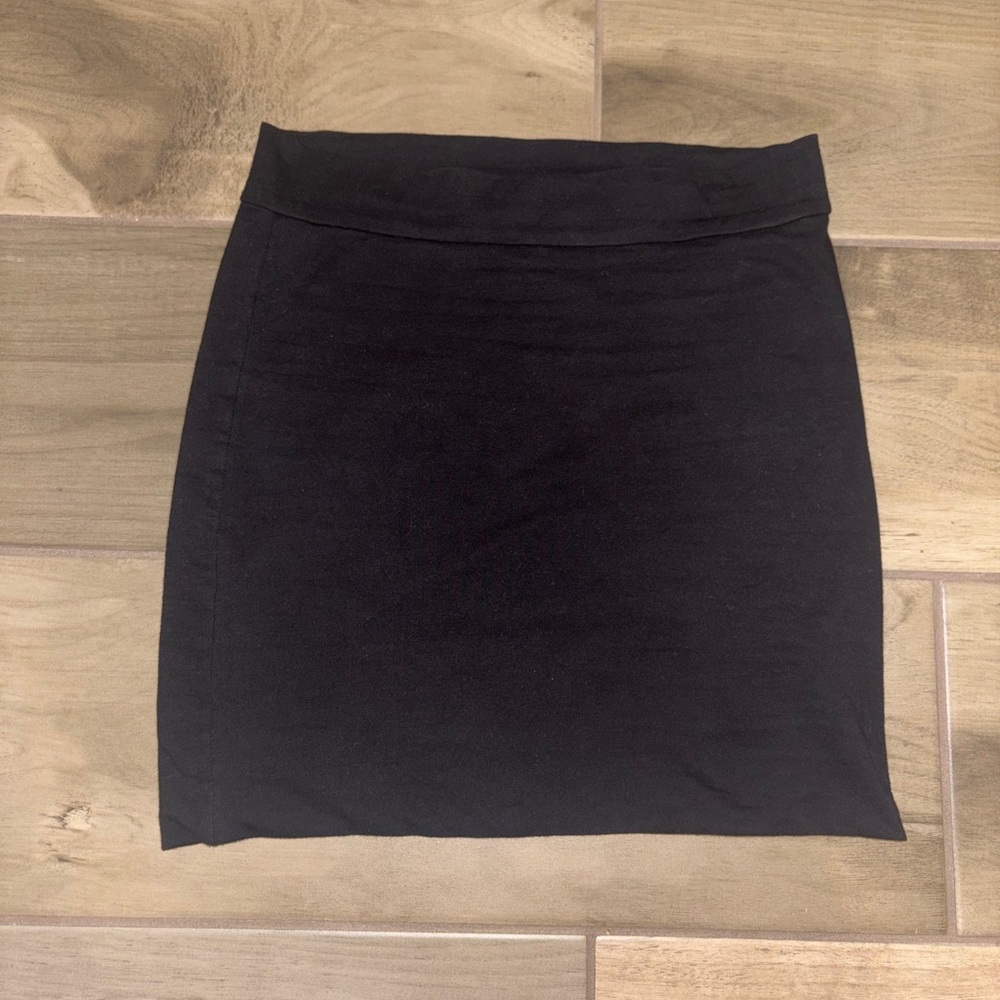 Fashion Nova Melani Black Mini Skirt women’s size Small -gently worn - loved🖤